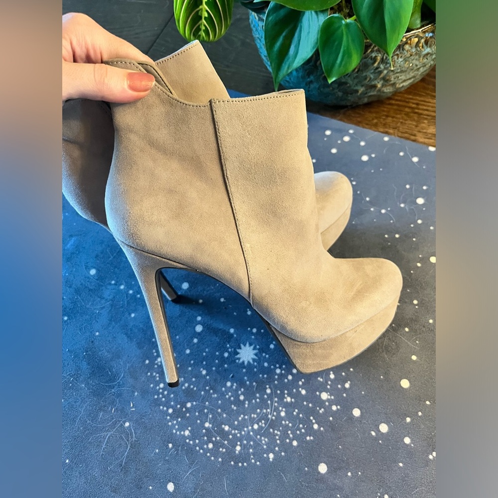 Jessica Simpson bootie heels pumps ankle boots sz 9 tan taupe